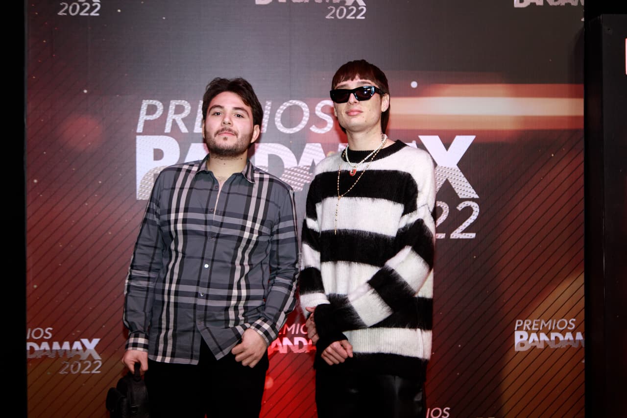 Peso Pluma en la alfombra roja de los Premios Bandamax 2022,