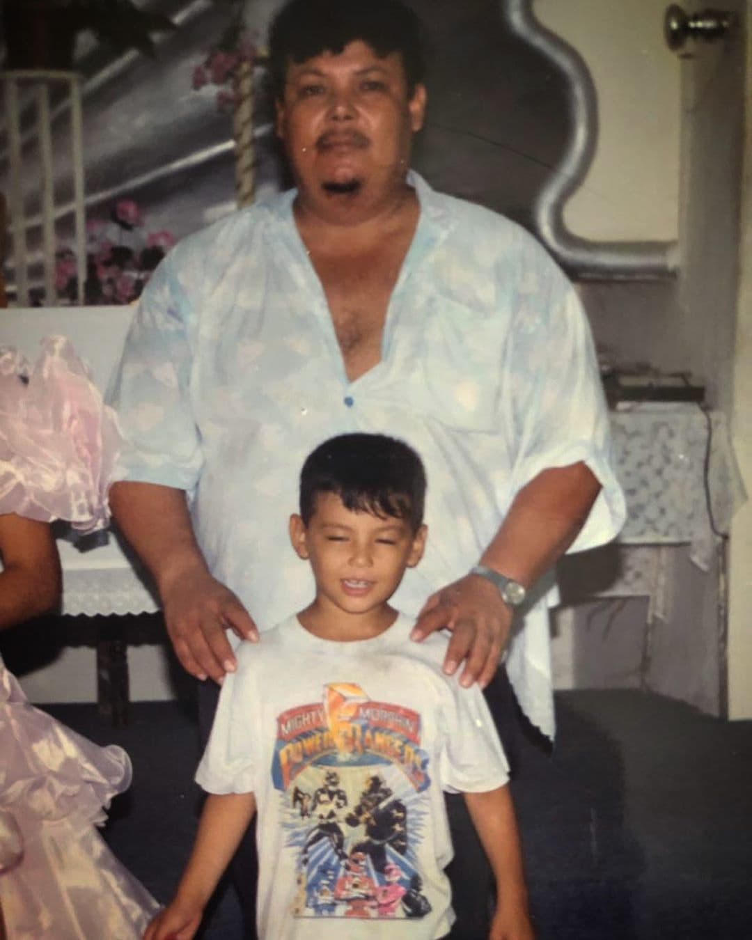 "Pude no haber tenido muchas cosas, pero nada me hizo falta porque siempre te tuve a ti mi rey, haré siempre lo que esté en mis manos para que te sientas orgulloso de mí... Te amo papá feliz día José Urbicio Partida Pérez", publicó el vocalista.