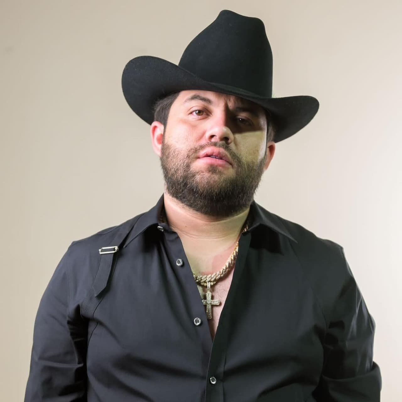 Luis R Conriques perdió una cuneta de Instagram y un canal de YouTube.