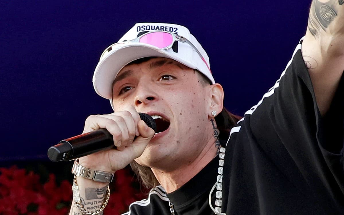 Su canción con Eslabón Armado se posicionó como la más escuchada en el mundo en la plataforma de streaming. .