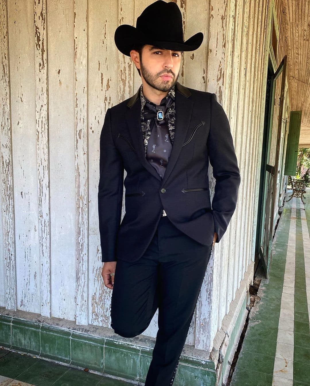 El tema "Ya No Quiero Andar Contigo" de Joss Favela se perfila para convertirse en un éxito de la radio latina.