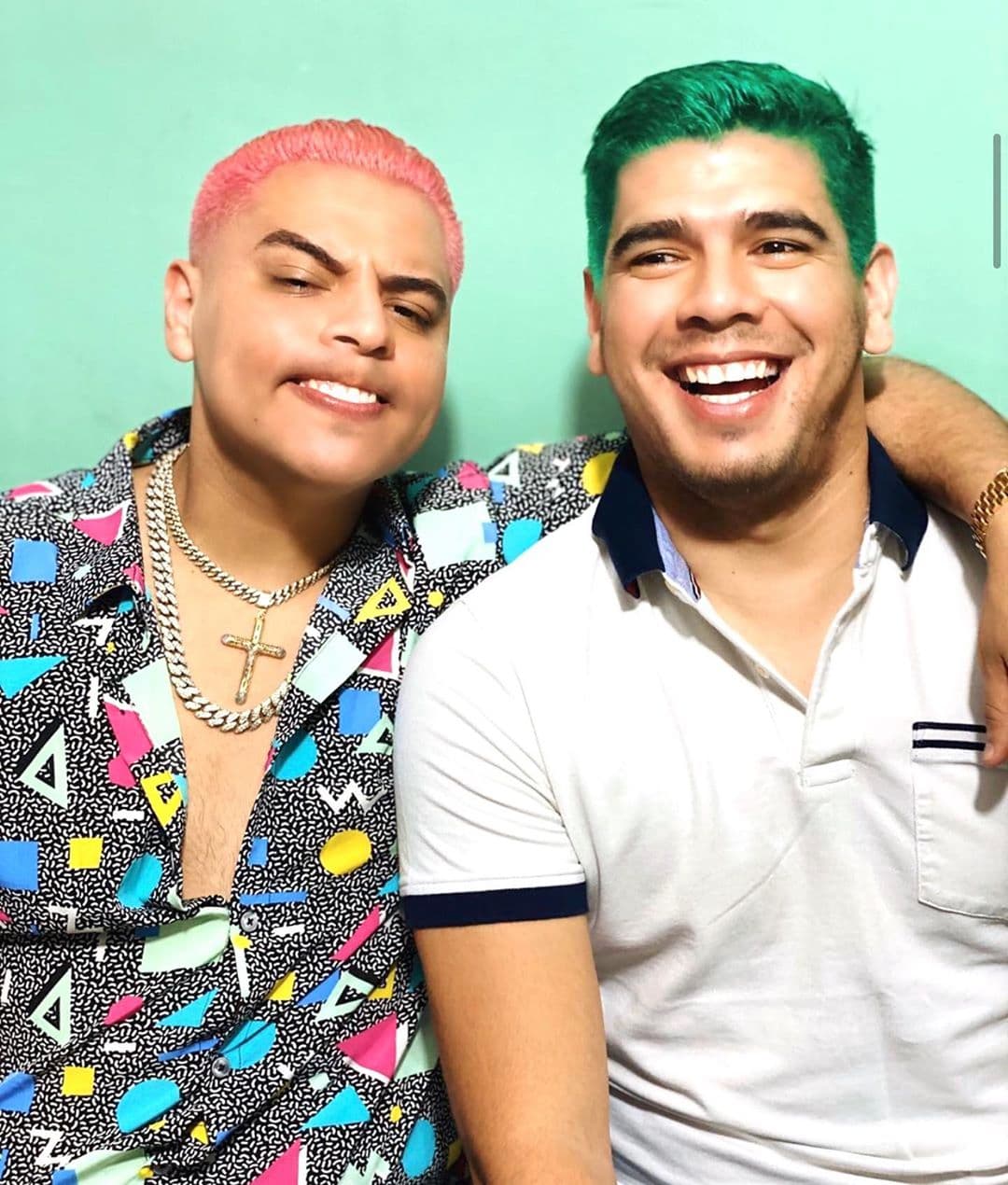 Los seguidores de Grupo Firme se llevaron una gran sorpresa al ver que todos los integrantes de Grupo Firme decidieron pintarse el cabello de distintos colores.