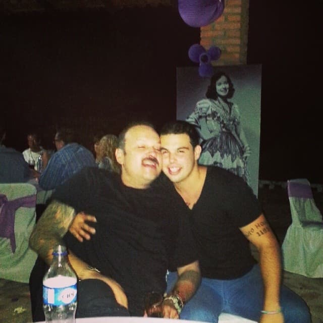 Todo comenzó en el 2017 cuando José Emiliano Aguilar, primogénito de Pepe Aguilar, fue detenido en la frontera entre Tijuana y San Ysidro, California, por autoridades estadounidenses.