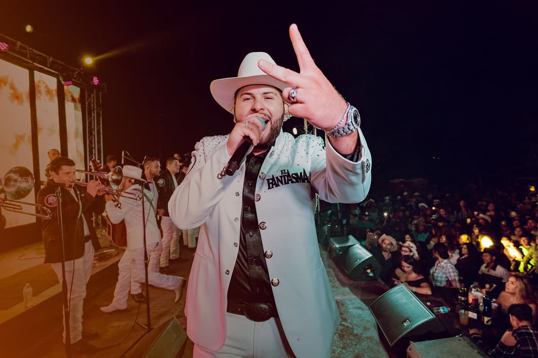 La canción es de la autoría de Salvador Hurtado.