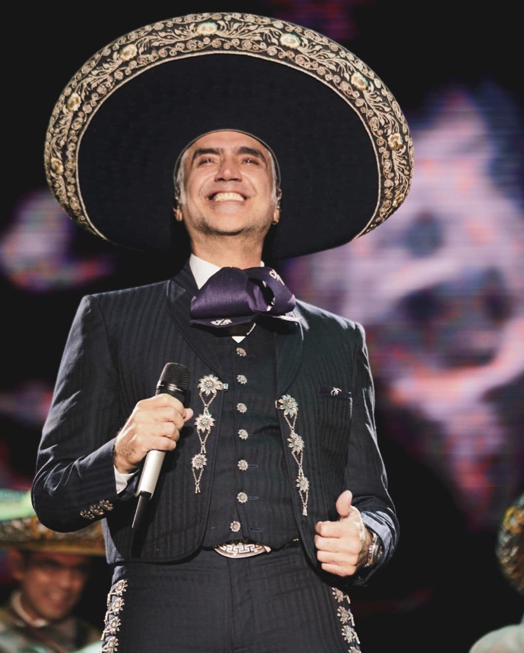 "El Potrillo" estrenará su disco "Hecho En México" con el que regresa a sus raíces musicales.