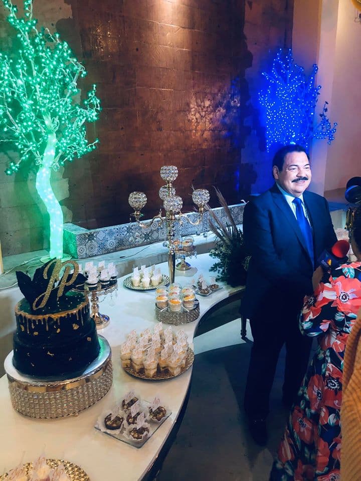 Irving Preciado, hijo del cantante, interpretó una canción muy especial a su padre esa noche.