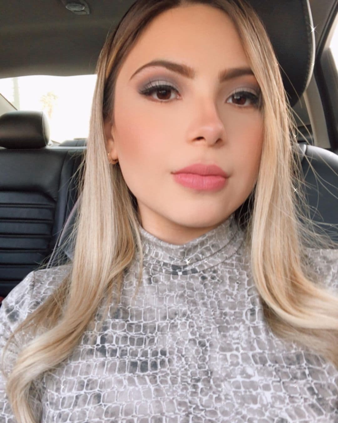 En este canal, que suma más de 75 mil suscriptores, la hija del cantante comparte lo que hace en su vida y algunas anécdotas e historias sobre sus padres, a quienes recuerda con mucho cariño.