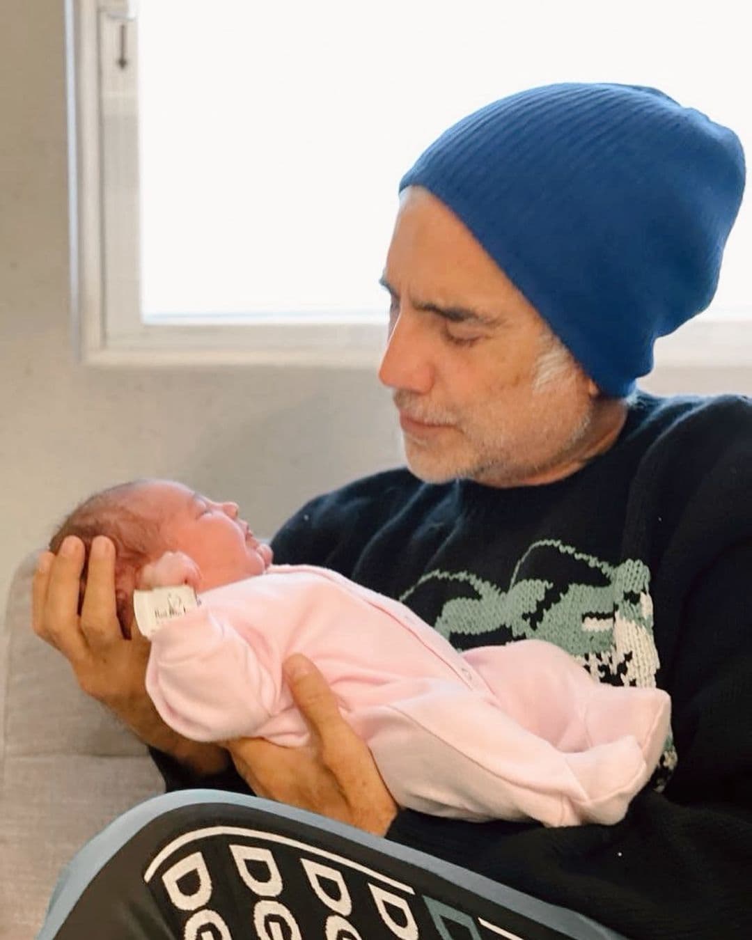 Las imágenes desataron las reacciones de los seguidores de Alejandro Fernández.