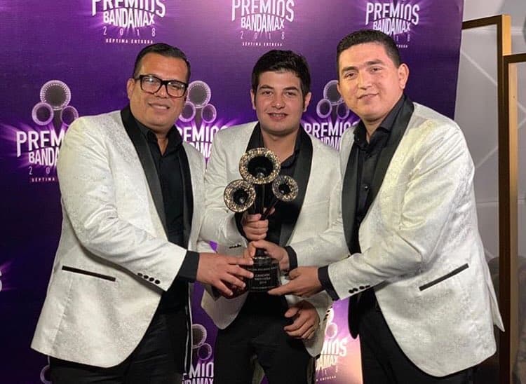 La agrupación ganó en los Premios Bandamax 2018 en la categoría de Canción Sierreña.