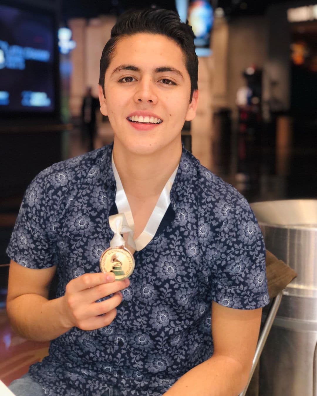 Dicha medalla fue presumida por los vocalistas de Los Sebastianes en sus cuentas oficiales de Instagram.