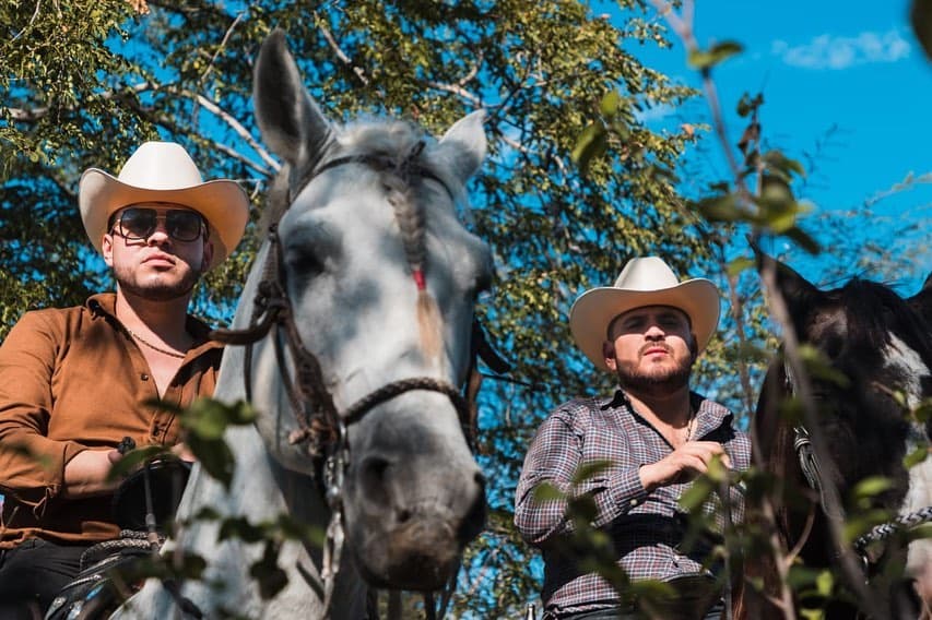 Lenín Ramírez y El Komander colaboraron en el tema "Un Frisian Llamado El Centenario".