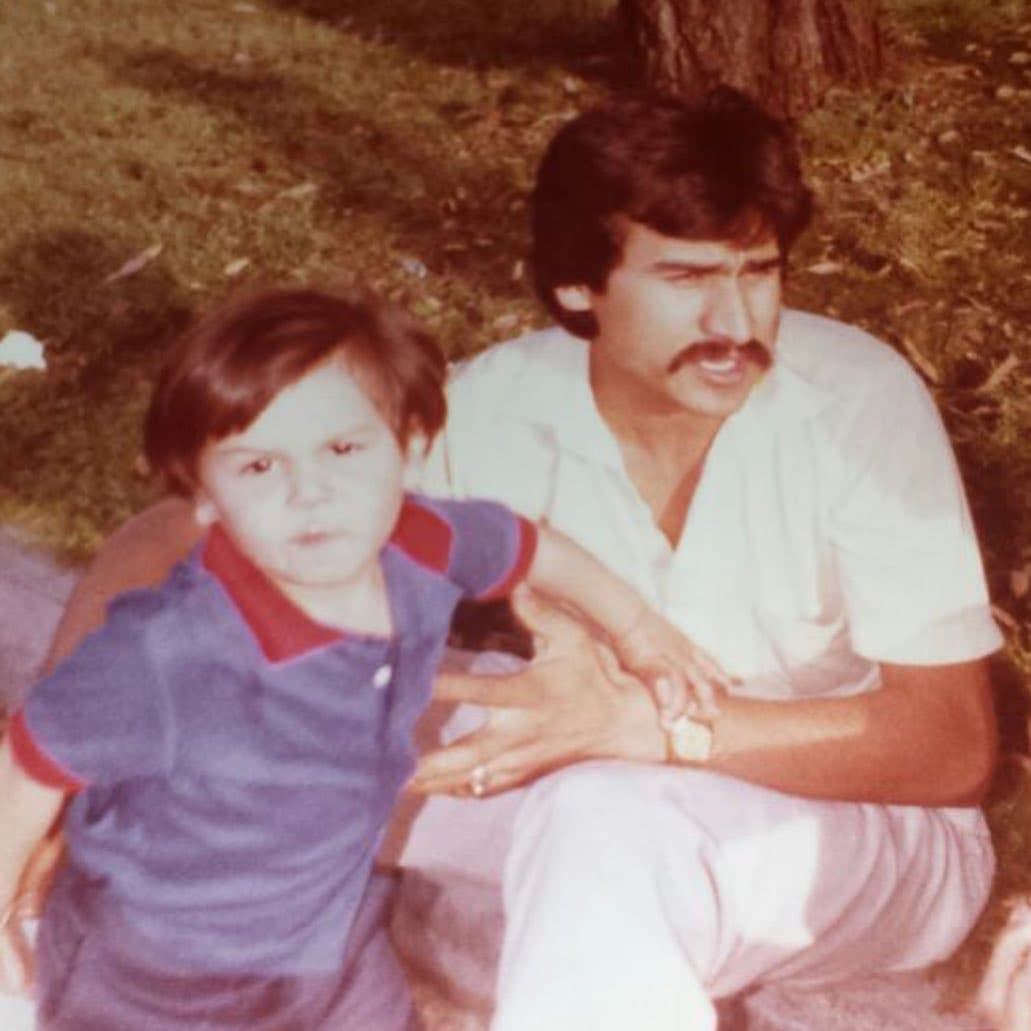 "¡Feliz Día del Padre! ¡Al papa más luchón de todos! ¡Gracias por enseñarnos a ser lo que somos! Te mando un abrazo hasta Obregón", publicó Regulo Caro a través de sus redes sociales.