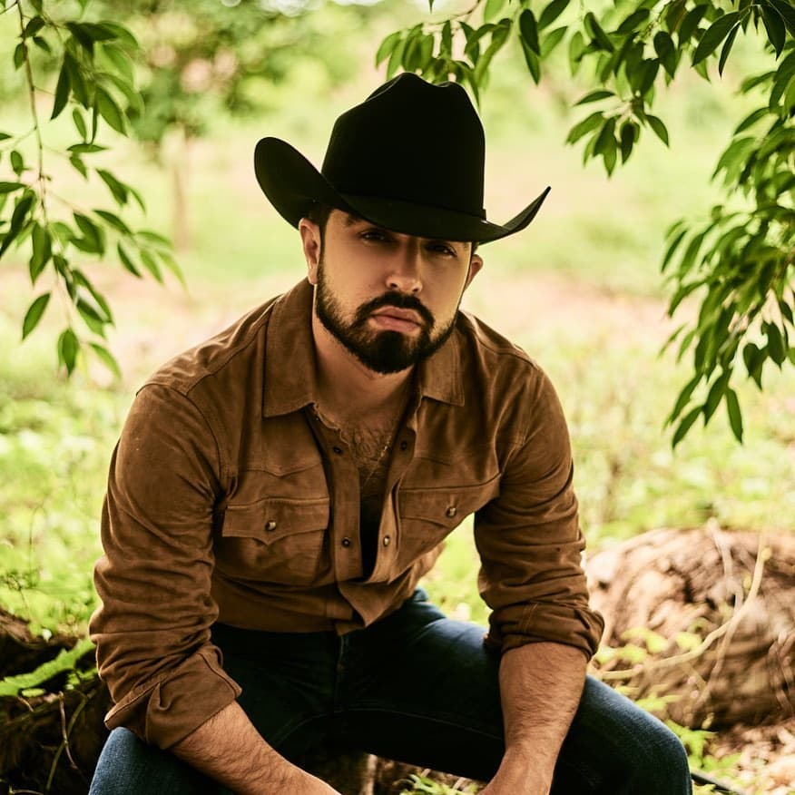 Joss Favela alista el estreno de su disco "Llegando Al Rancho", de corte de banda.