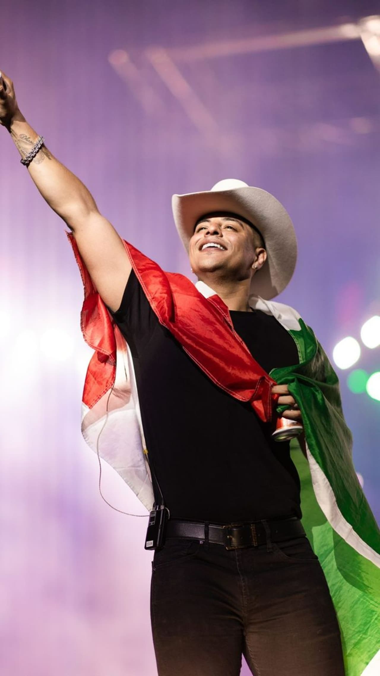 Eduin Caz fue asustado por una divertida broma que le hicieron sus compañeros de Grupo Firme.