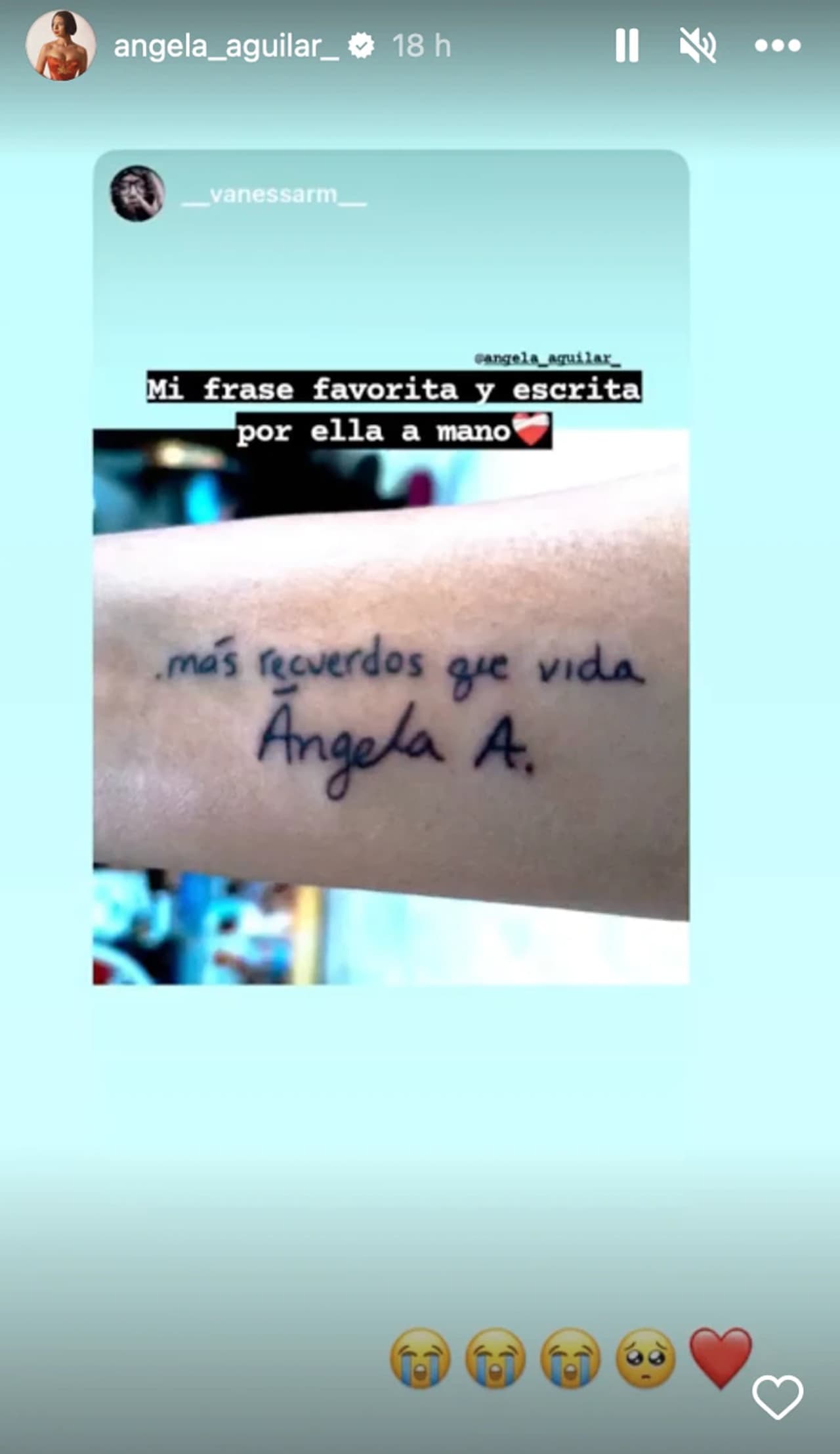 Angela Aguilar presumió un tatuaje que una fan se hizo en su honor.