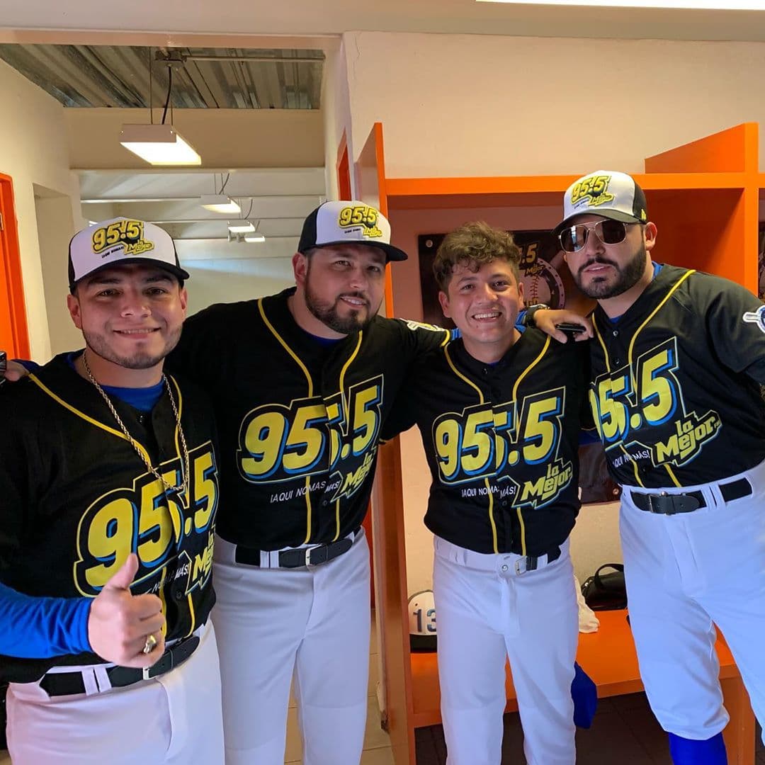 Como todos los años la estación de radio 95.5 organizó un juego de béisbol.