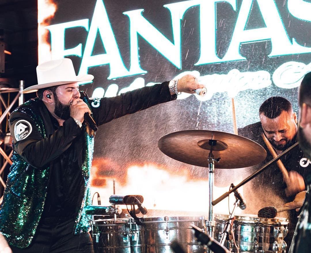 A días de darse a conocer, "Palabra de Hombre" llegó al número uno en el Hot Song de Monitor Latino.