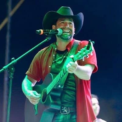 Bobby Pulido. El texano es otro de los invitados, gracias a éxitos como "Desvelado" y "Se Murió de Amor".