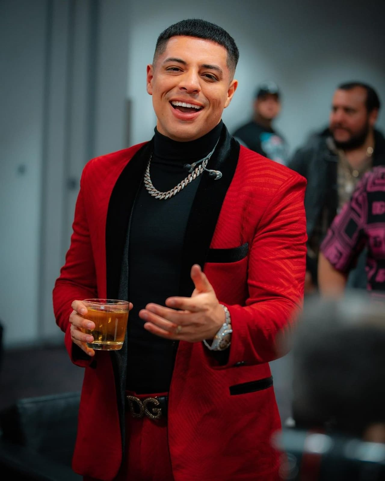 El lujoso y extravagante auto de Eduin Caz.
