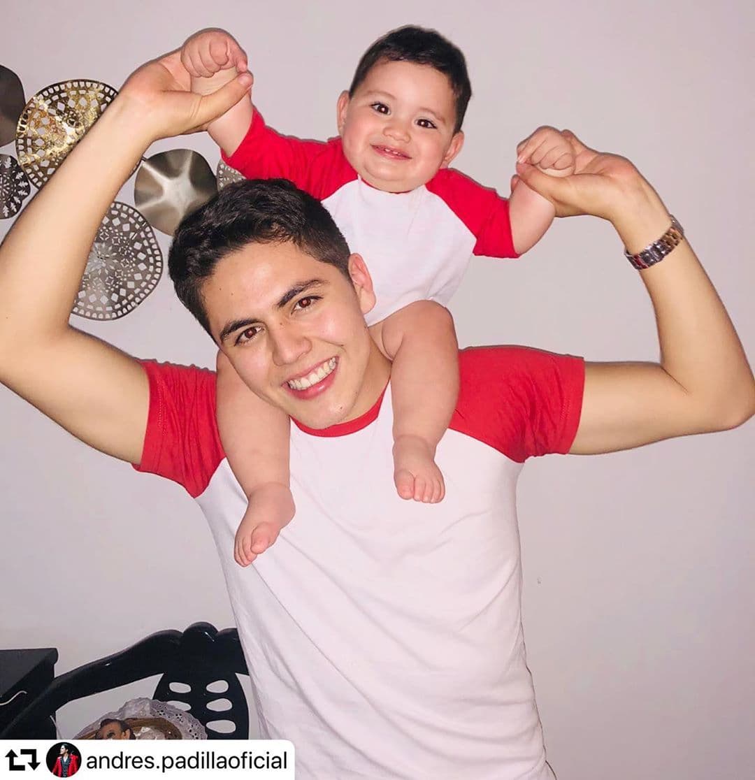 "Feliz día del padre", es el mensaje de uno de los vocalista e Banda Los Sebastianes que colocó en su Instagram.