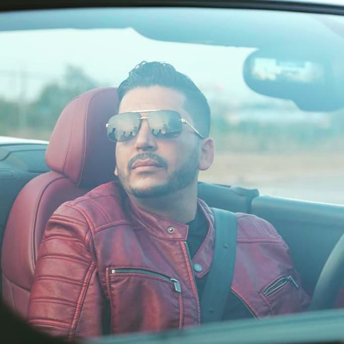 Además de la cantada, otras de sus grandes pasiones son el automovilismo y la mecánica.