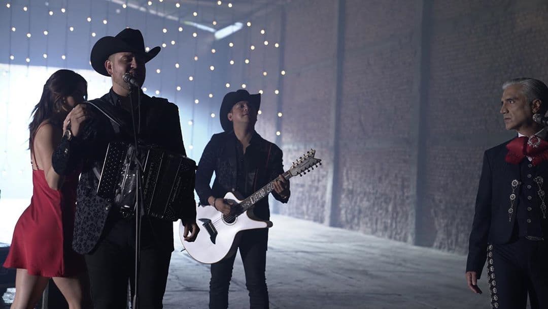 La canción, de la autoría de Edén Muñoz, se publicó en el último disco de Alejandro Fernández, "Hecho En México", y ha contado con gran apoyo del público.