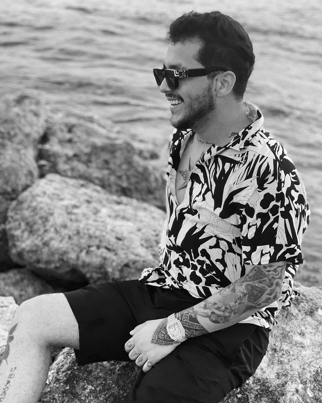 Pero este no fue ni el primero, ni el último que el intérprete se hará pues “los tatuajes son algo que llevas dentro pero reflejas en la piel”, mencionó en una entrevista para Univisión.