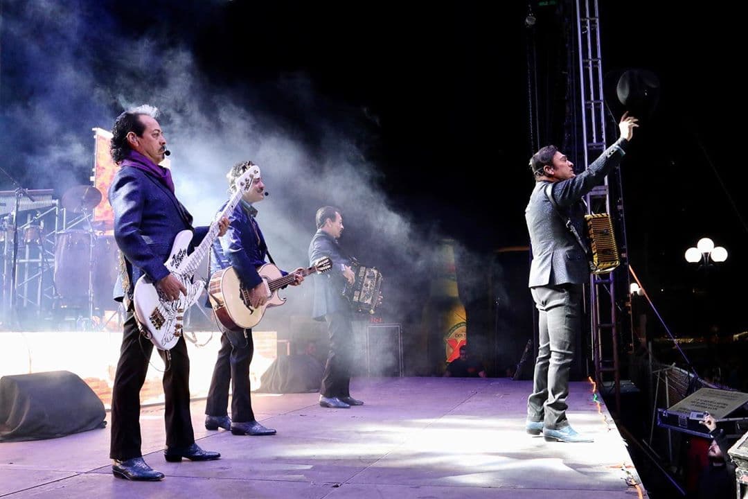 Los Tigres del Norte promueven su más reciente disco, "Y Su Palabra Es La Ley".