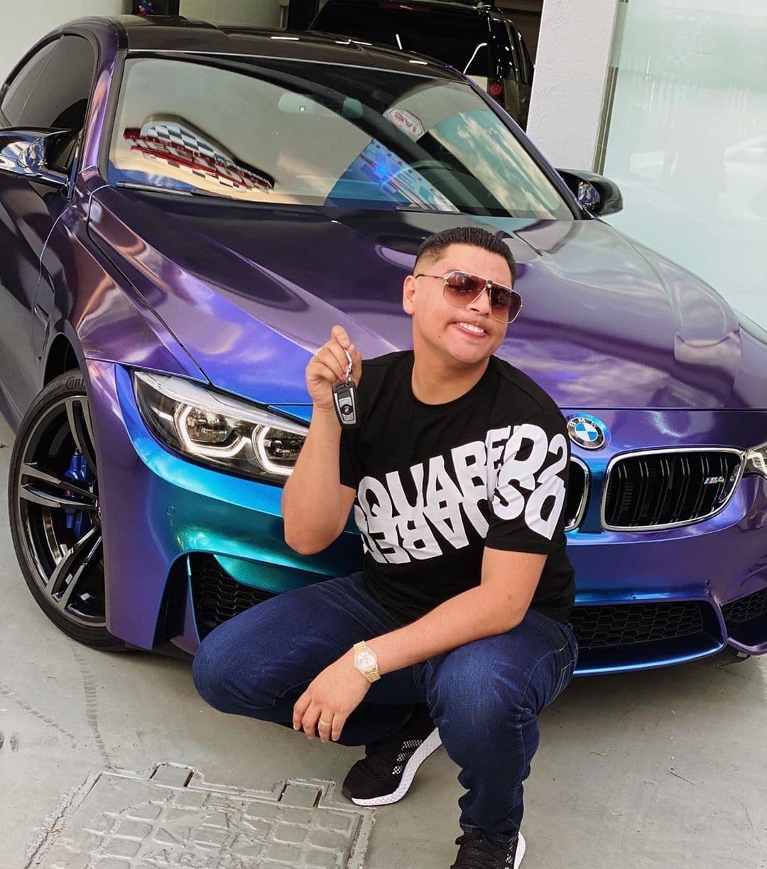 El vocalista plasmó el nombre de ‘Geraldine’, mismo que decidió ponerle al auto.