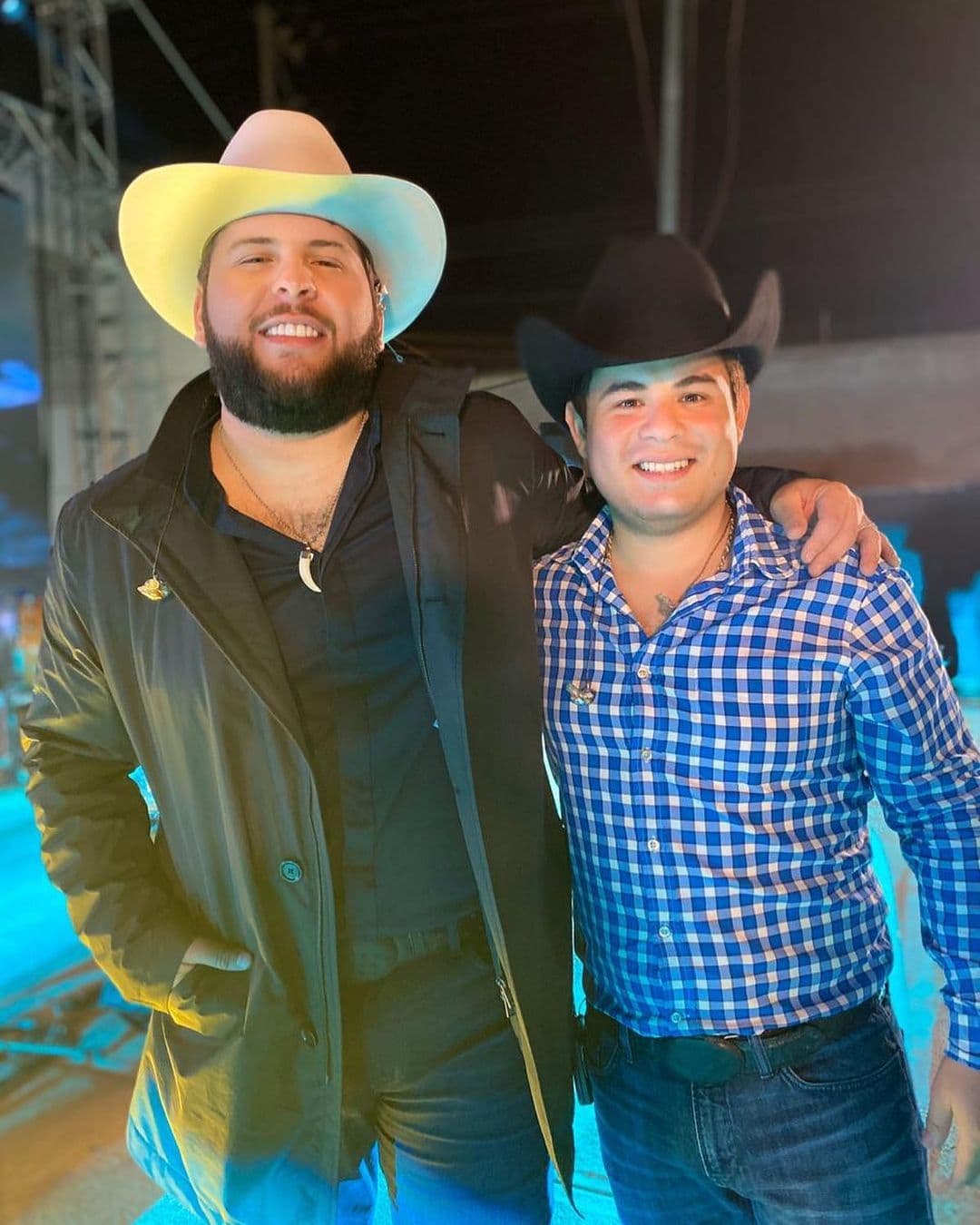 El Fantasma también tiene una gran amistad con Alfredo Olivas; ambos han declarado en reiteradas ocasiones que, además de ser amigos, también admiran mucho el trabajo del otro.