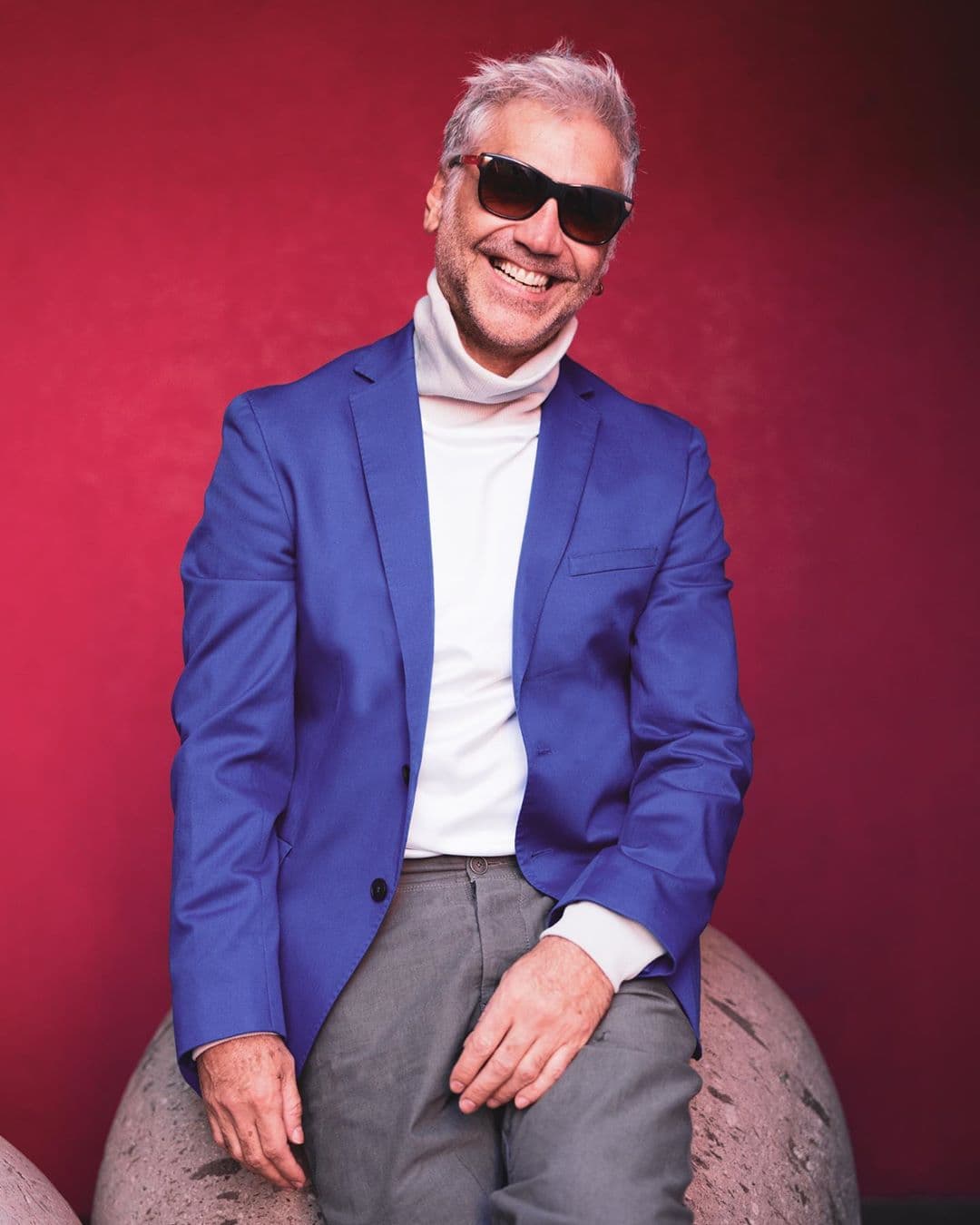 Alejandro Fernández da el banderazo de salida a un disco tributo a Zoé al interpretar "Arrullo de Estrellas".