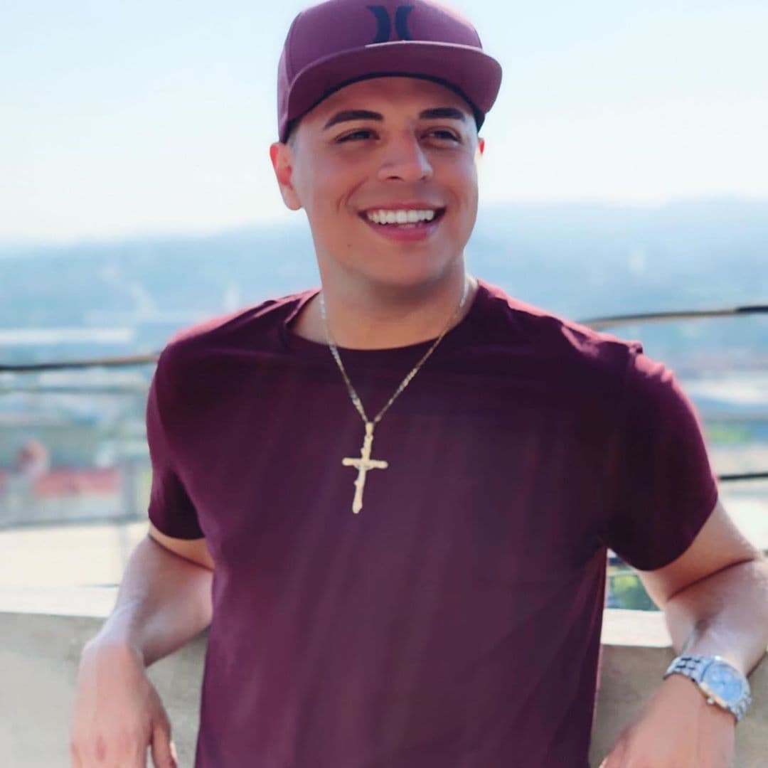 A través de su cuenta oficial de Instagram publicó un par de fotos y un mensaje, con el que dio a conocer este nuevo dueto.