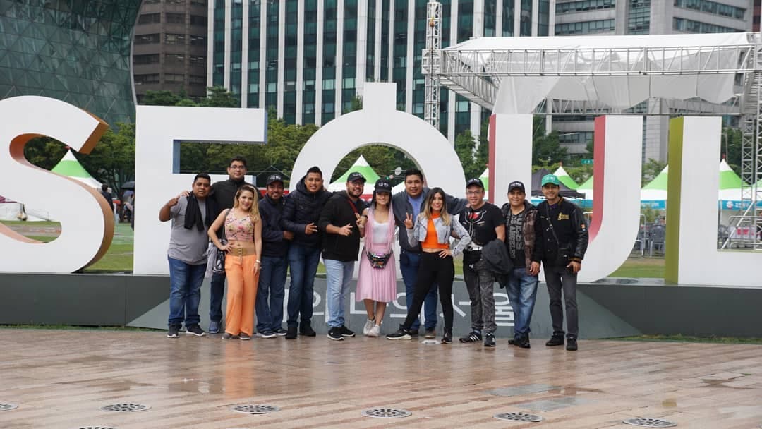 Además de la histórica presentación de Rayito Colombiano, la banda tuvo la oportunidad de visitar distintos sitios turísticos.