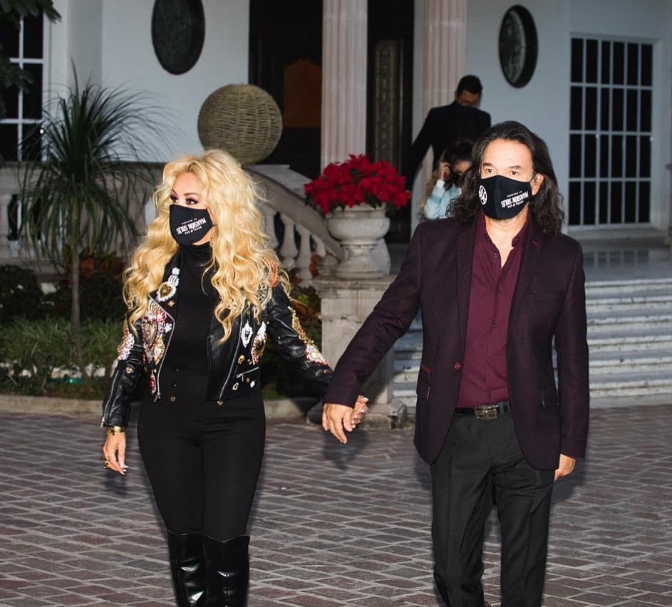 Tras dos años de relación, la pareja decidió casarse para así comenzar una familia juntos, la cual está conformada por ellos y sus dos hijas, María y Alison.