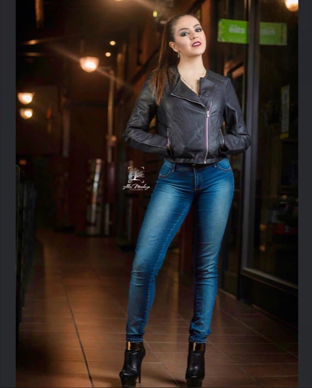 Y aunque aún no confirman ninguno de los dos la relación, los fans están seguros que “ahí hay algo más”.