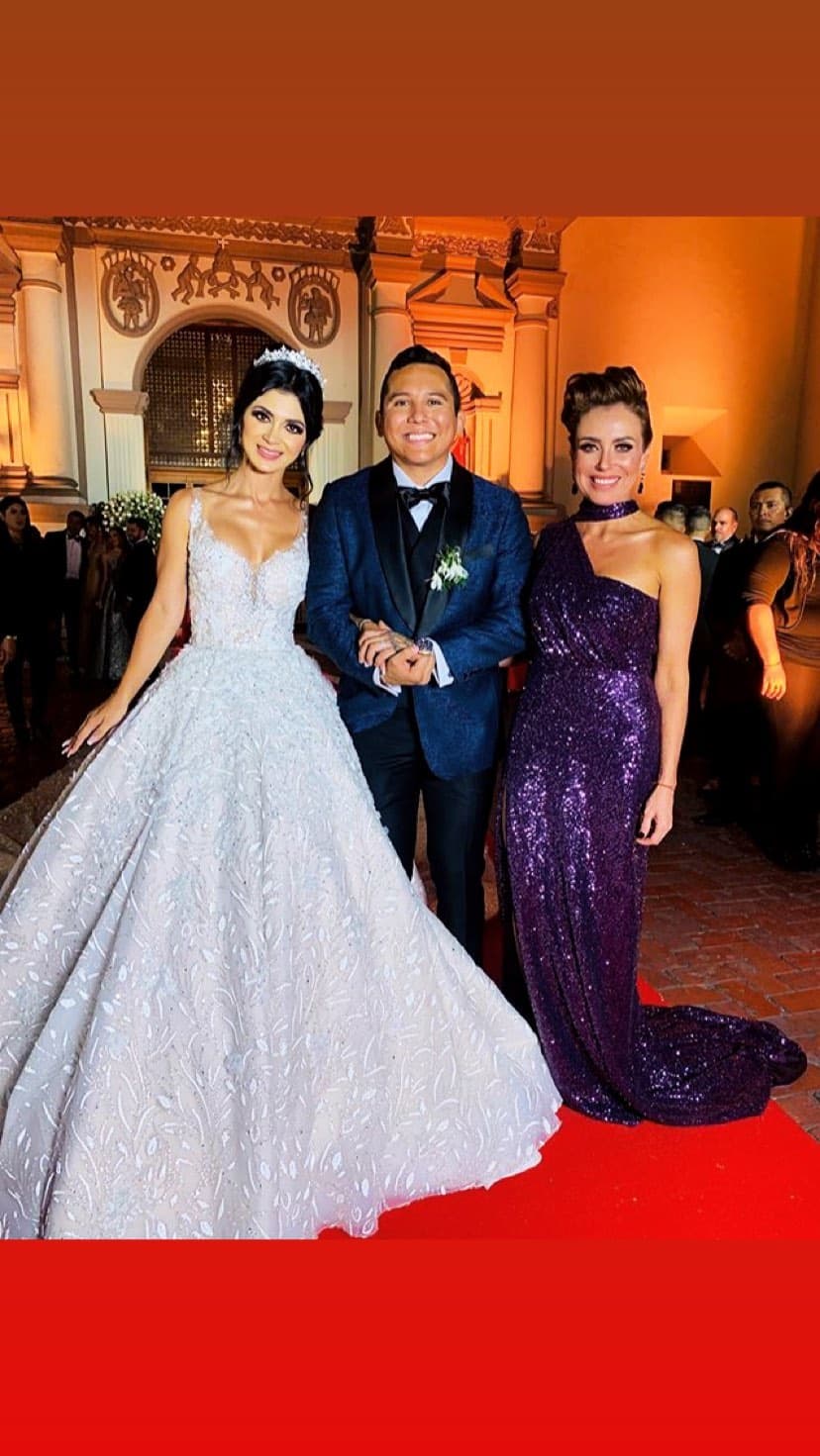 Famosos de la familia del regional mexicano como Luis Ángel Franco, El Flaco y Alan Mora, compañero de Edwin en La Trakalosa, estuvieron presentes en el enlace. Araceli Ordaz, Gomita, Pancho Barraza y Pancho Uresti, fueron otros de los invitados que el novio compartió con anterioridad que asistirían.