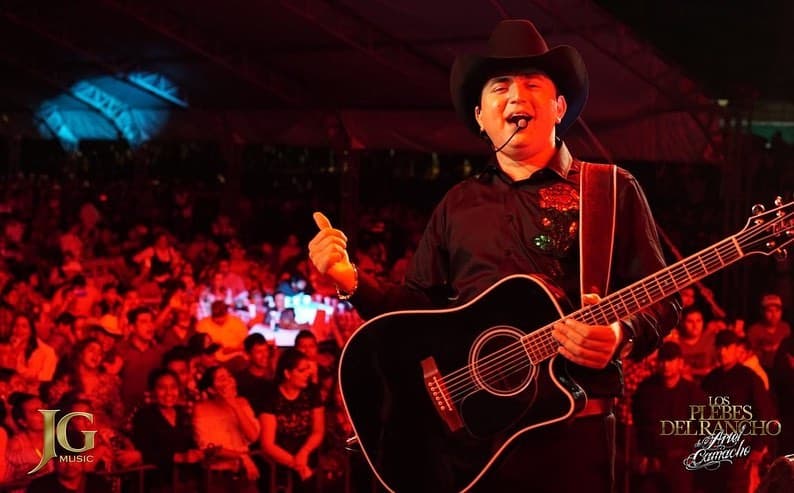 "Rey de Corazones", "Hablemos", "La Vida Ruina" y "Yo Quisiera Entrar" son otras de las composiciones que han marcado la historia del trío.