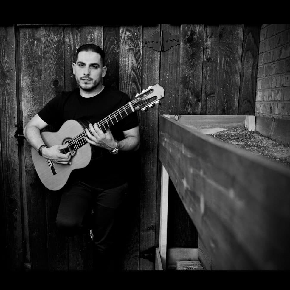 Espinoza Paz cuenta con más de 1.3 millones de seguidores en Instagram.