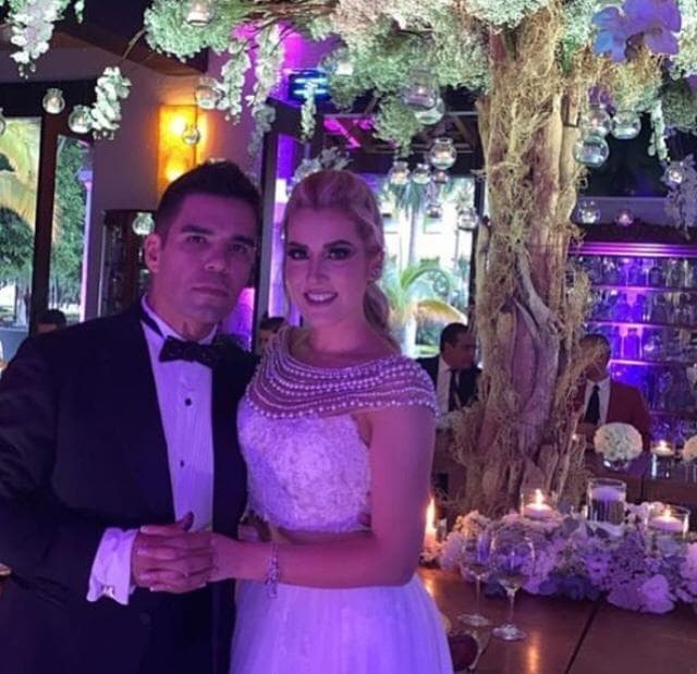 Aún no se cuenta con una fecha establecida para la reprogramación de la boda católica y la fiesta.