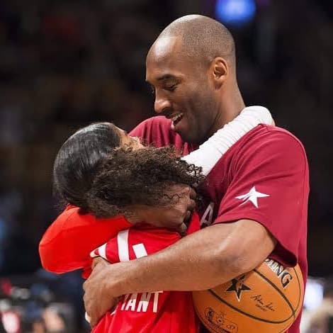 Lupillo Rivera también se dijo sorprendido ante la impactante noticia sobre la muerte de Kobe y su hija Gianna. "La vida hoy nos demuestra que la línea es muy delgada.Triste la noticia".