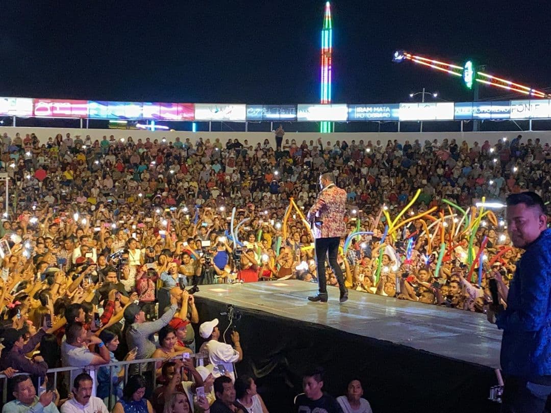 Con su sencillo “Reflexión” el vocalista se colocó en los primeros lugares de las listas principales de reproducción y suma más de 1 millón de reproducciones, a un mes de su estreno.