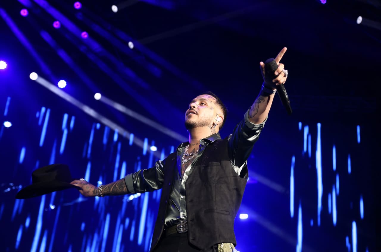 Christian Nodal está entre los artistas con más reproducciones en sus videos, del 2022.