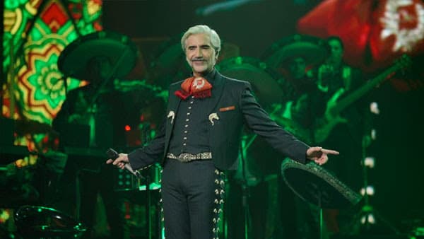 Alejandro Fernández se presentó exitosamente con su concierto "América a Una Sola Voz".