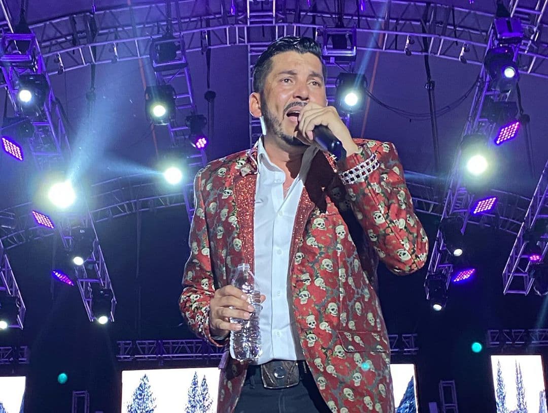 Luis Ángel “El Flaco” tuvo su primera presentación en vivo como solista y tuvo un lleno total.