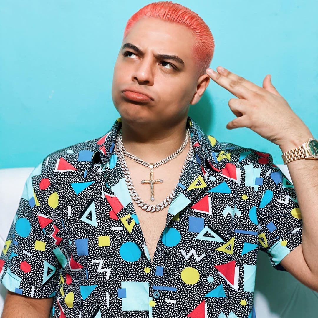 El líder de la banda tijuanense sorprendió con las fotografías publicadas en sus redes sociales