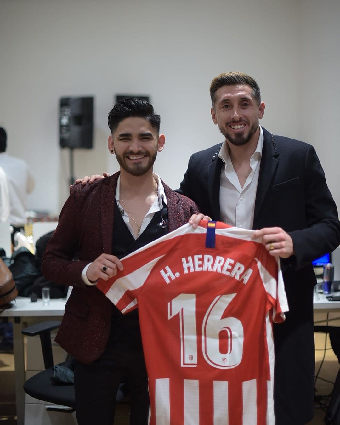 A lo que la esposa de Héctor Herrera respondió “Gracias @elrecodooficial ⭐️ por hacernos sentir como en casa 🇲🇽 #mexicolindo #madrid #bandaelrecodo”