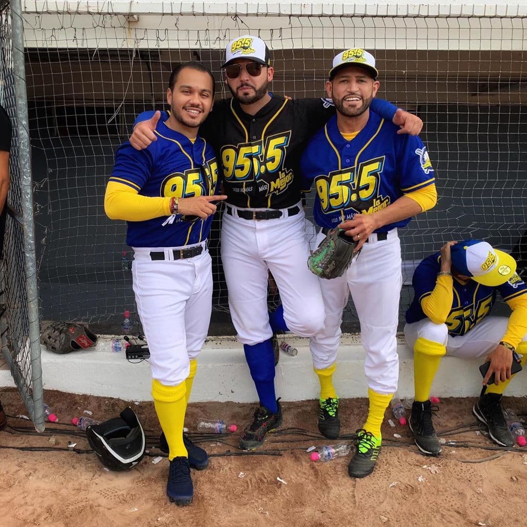 Después del partido, algunos cantantes y músicos compartieron escenario y deleitaron a todos los presentes con canciones en vivo.