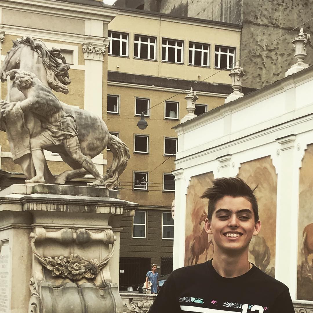 Pues el hijo de la cantante cambió radicalmente y así lo mostró su madre el pasado 4 de noviembre, cumpleaños de Emiliano.