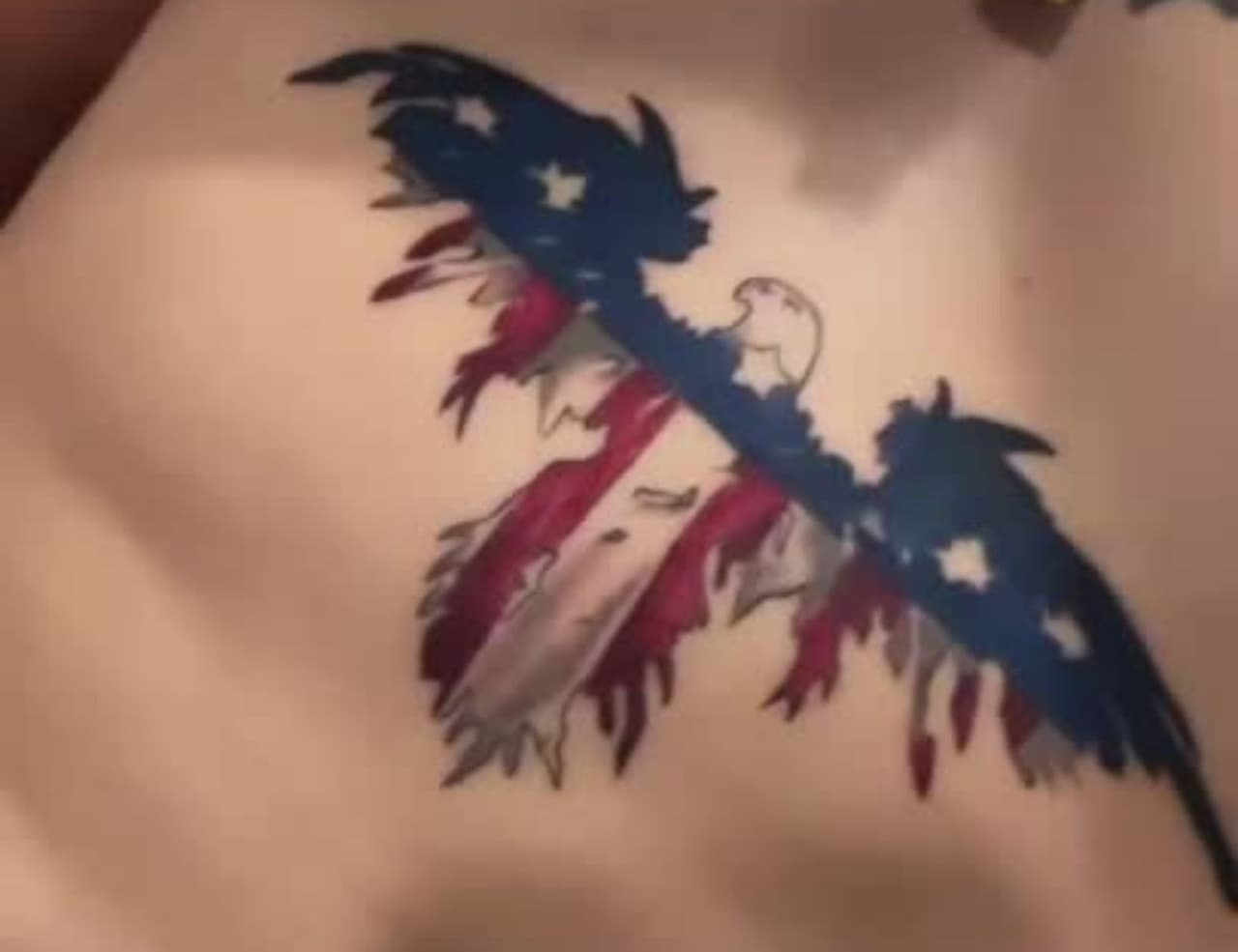 Kimberly Flores presumió el nuevo tatuaje de Edwin Luna, el cantante de La Trakalosa de Monterrey.