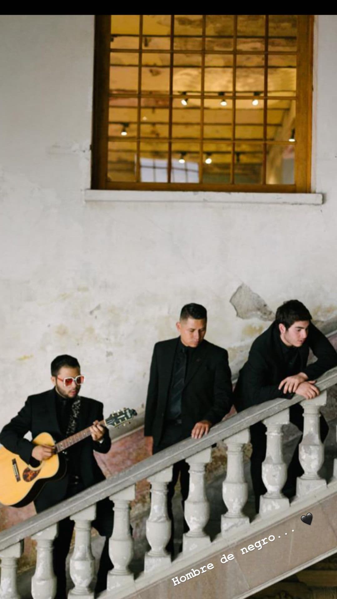 Varios momentos se vivieron durante esta celebración, y uno de los más significativos fue cuando Leonardo Aguilar tocó para ella.